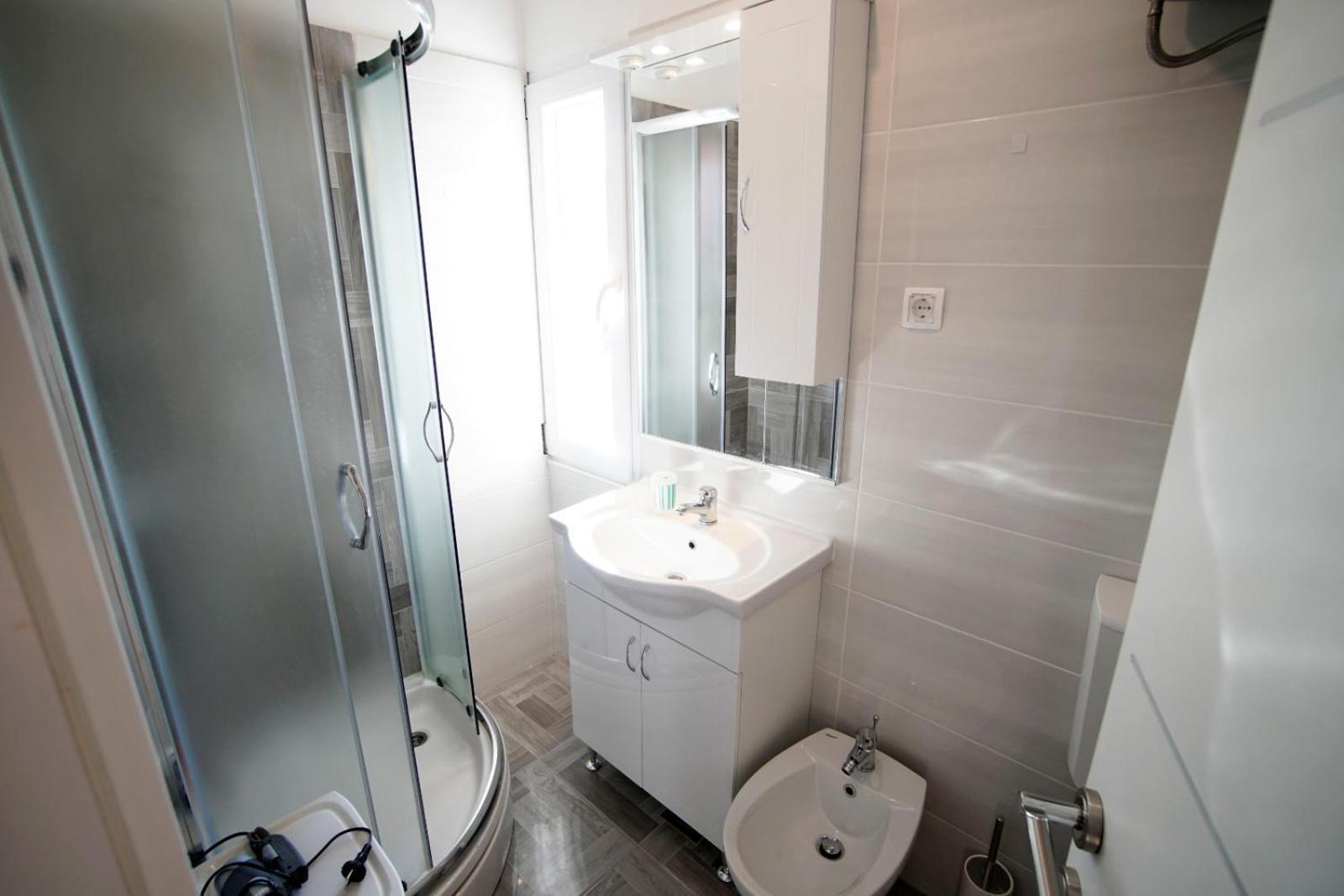 Nicole Apartma *